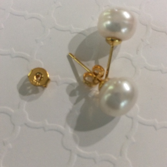 14k Yellow Gold Akoya Pearl Stud - Picture 3 of 7